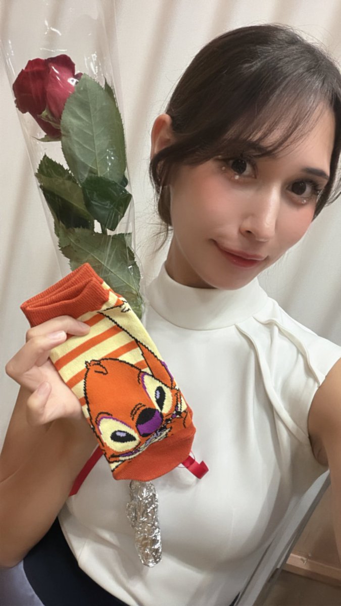 今日もおつかれさまでした✨
先日頂いた差し入れ🌹

明日は私モビショーおやすみです🙂‍↕️
声ガラガラなので復活できるように頑張ります、、、！(できるだけ黙っときます🤫)

#ジャパンモビリティーショー