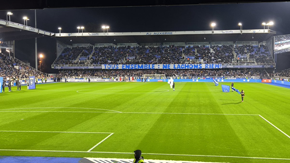 FredLaSoul's tweet photo. @HERJAYY_ On voit bien de votre stade en tout cas 😇 https://t.co/wSoWrvqyzz