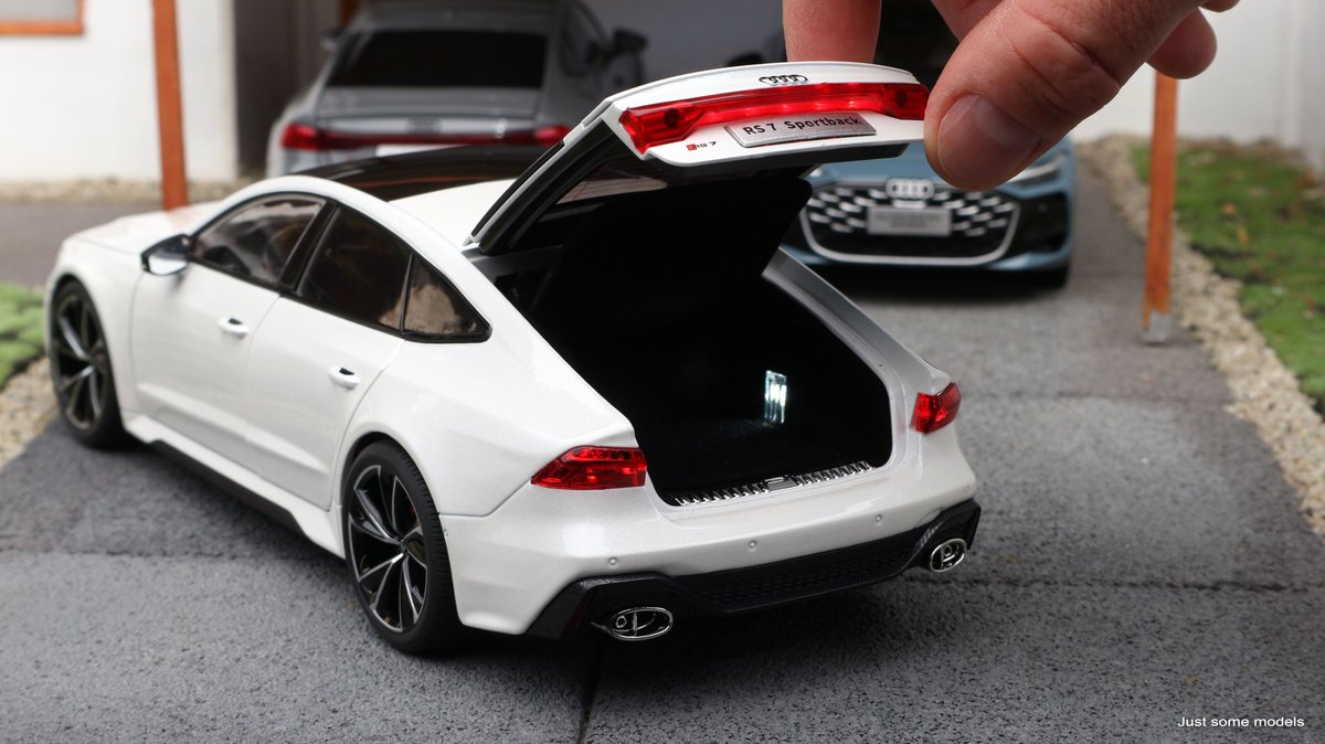 justsomemodels's tweet photo. 1:18 Audi RS7 Sportback with working remote key, white - interior

#audi #audirs #audirs7 #rs7 #audia7 #a7 #audiquattro #quattro #v8 #tfsi #sportback #liftback #118scale #scalemodel #diecast #modelcar #miniature #jsm #justsomemodels https://t.co/cNEaGEChKI