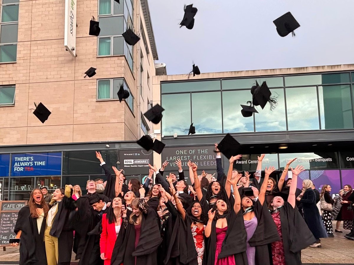 SamHenly_'s tweet photo. A few days late, but proud to say I have finally graduated from my BA(Hons) Acting course at @LeedsMusicDrama!!

Had the time of my life over the past 3 years, and couldn't be happier with what I have gained from it! 🎭

Thank you to everyone involved so far!! https://t.co/et2DMO0xxA