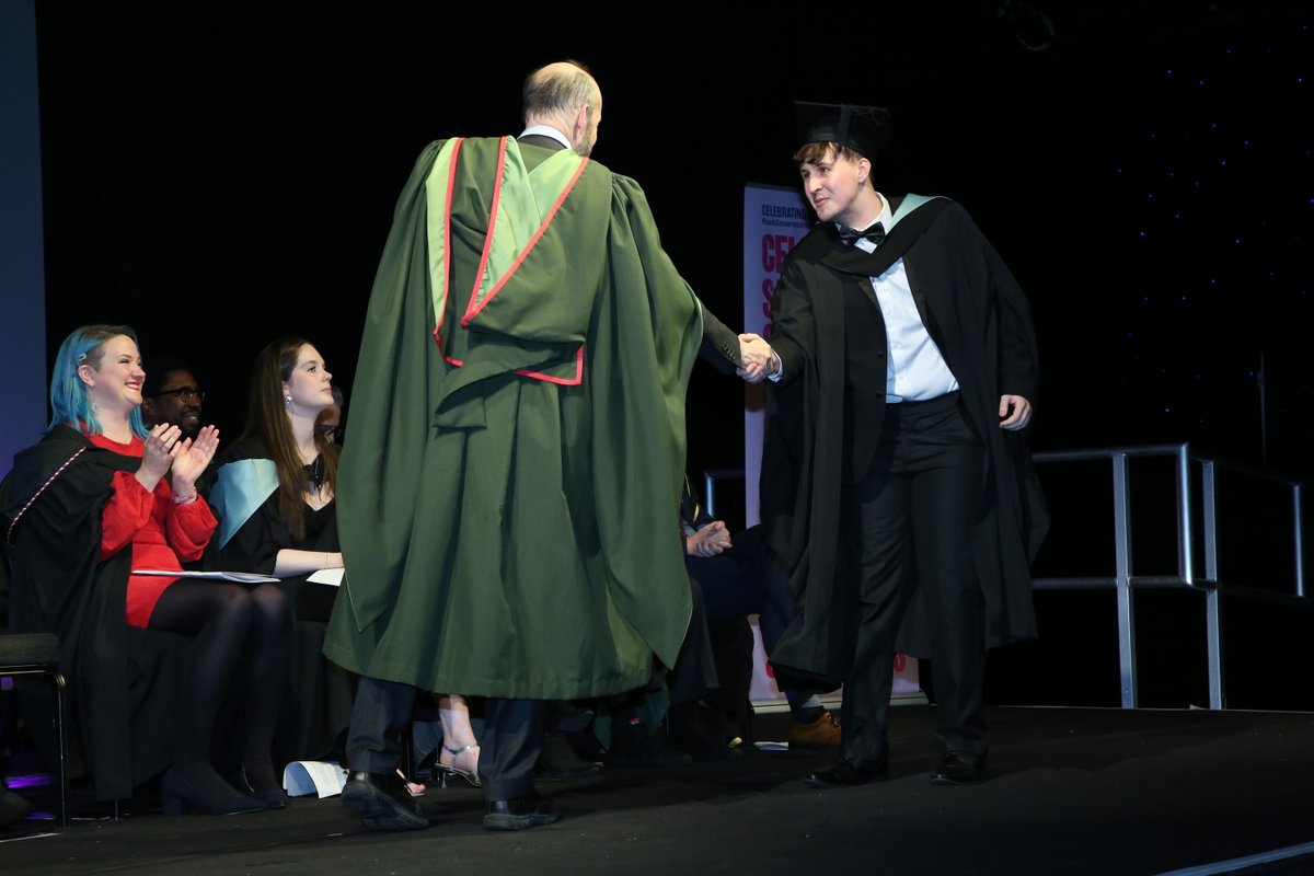 SamHenly_'s tweet photo. A few days late, but proud to say I have finally graduated from my BA(Hons) Acting course at @LeedsMusicDrama!!

Had the time of my life over the past 3 years, and couldn't be happier with what I have gained from it! 🎭

Thank you to everyone involved so far!! https://t.co/et2DMO0xxA