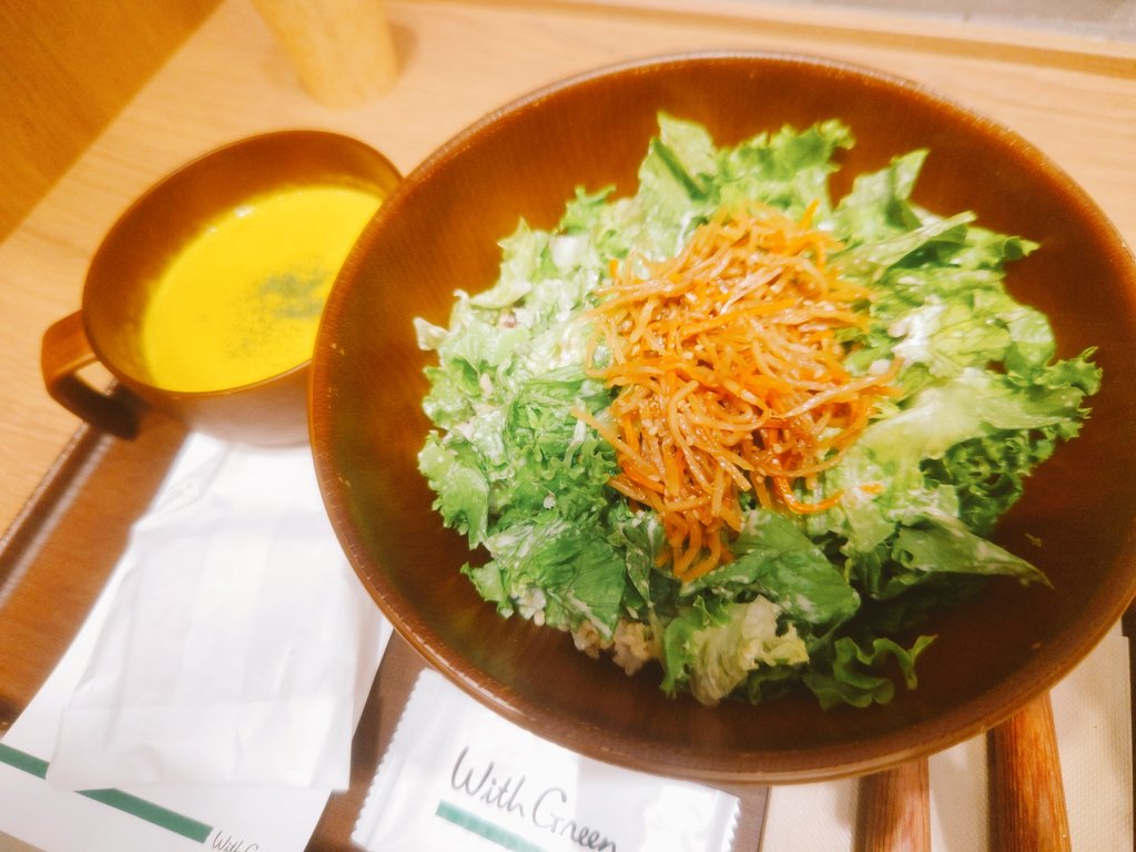 映画始まるまで大好きなサラダ屋さん🥦🍆🍅🥒🥕🌽

＃WithGreen