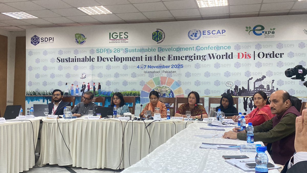 kazmi_m's tweet photo. Key Gaps Food Security Response
1. No integrated national food security law or holistic framework
2. Weak multi-sectoral coordination
3. Limited focus, needs nationwide upscaling beyond at-risk districts &amp; PLW cohort
4. Institutional overlaps &amp; poor coordination #SDC2025 https://t.co/obstzgxOQu