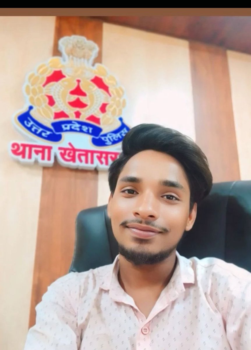 News1indiaJ's tweet image. जौनपुर ब्रेकिंग
खेतासराय थाना अध्यक्ष की कुर्सी पर बैठा युवक का फोटो सोशल मीडिया पर हो रहा है तेजी से वायरल
भुडकुडहाँ गाँव का लड़का है जिसका नाम सचिन यादव  बताया जा रहा है
@IgRangeVaranasi 
@jaunpurpolice 
@dgpup 
@Uppolice