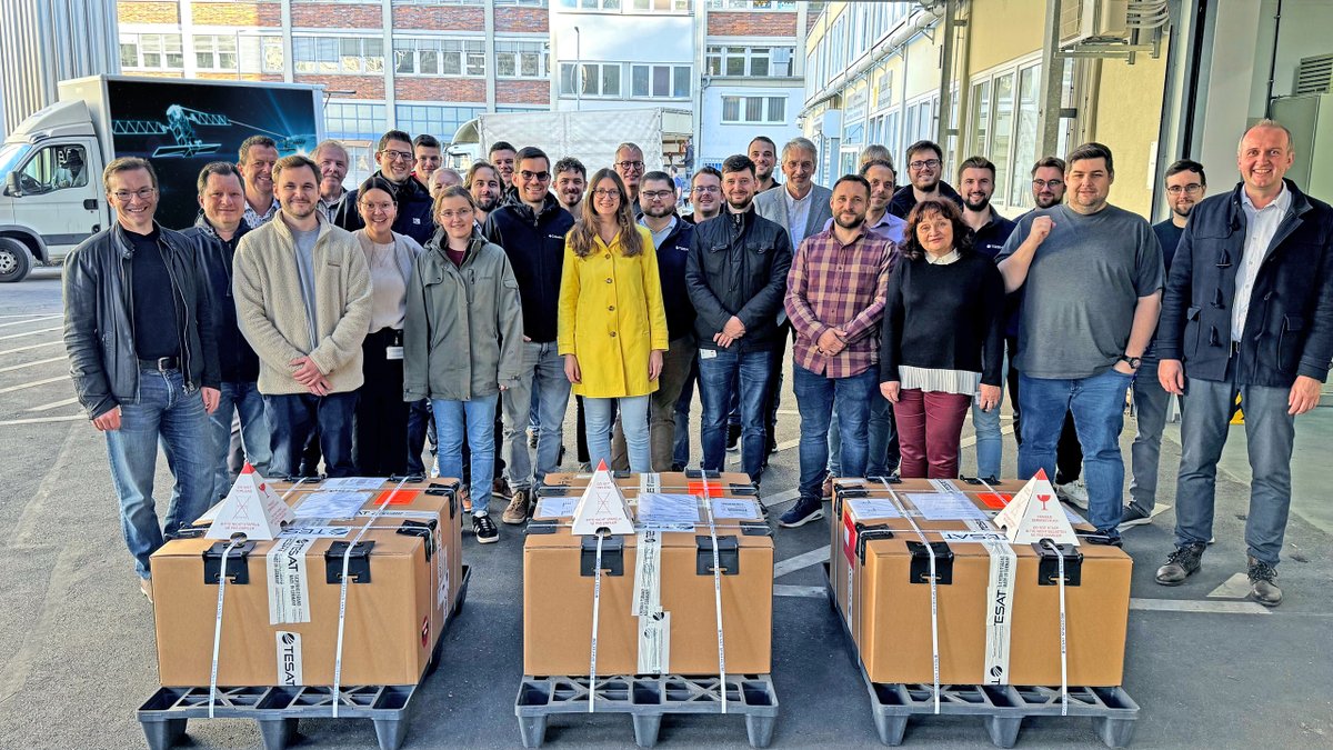 🚀Milestone reached! <a href="/TesatSpacecom/">TESAT</a> delivered its 200th SCOT80 #OpticalTerminal, supporting the <a href="/SemperCitiusSDA/">Space Development Agency</a> PWSA and commercial constellations worldwide. Built to the latest SDA standard, with 100+ terminals now in orbit – connecting space at light speed. 🌍✨ #OpticalComms