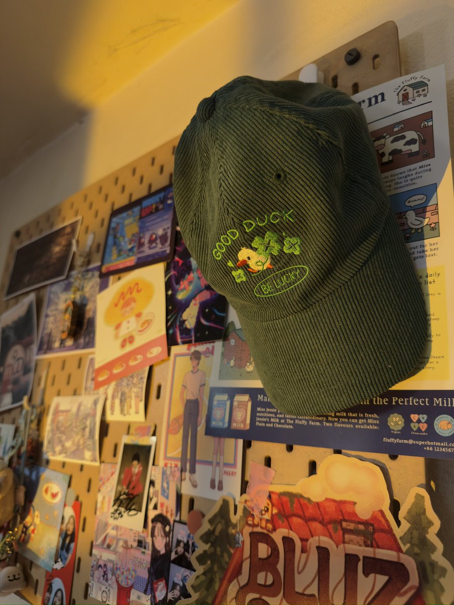 starfalls_camp's tweet image. My comfort space .☘︎ ݁˖
นั่งตรงนี่ทีไรสบายใจทุกที 🍂 

#desk #desksetup #myspace #cozy #mood #aesthetic #keyboard #computer #ipad #art