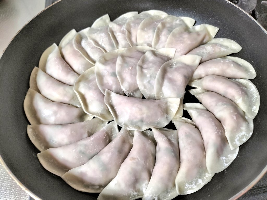 amami325's tweet photo. 自分で作って、自分で食べる。幸せの1人前餃子♥ https://t.co/huz6vFIevB