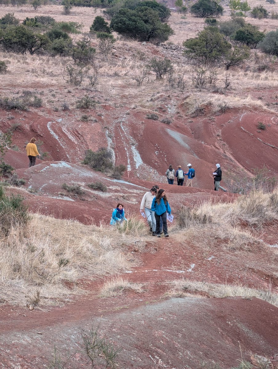 12 nouveaux géomédiateurs au Géoparc Terres d’Hérault !

🤠L’équipe compte désormais 𝟒𝟏 𝐠𝐞́𝐨𝐦𝐞́𝐝𝐢𝐚𝐭𝐞𝐮𝐫𝐬 investis !

Ces nouveaux médiateurs, aux profils très divers (animateurs nature, guide-conférencier, technicien de l’environnement,...) viennent renforcer les