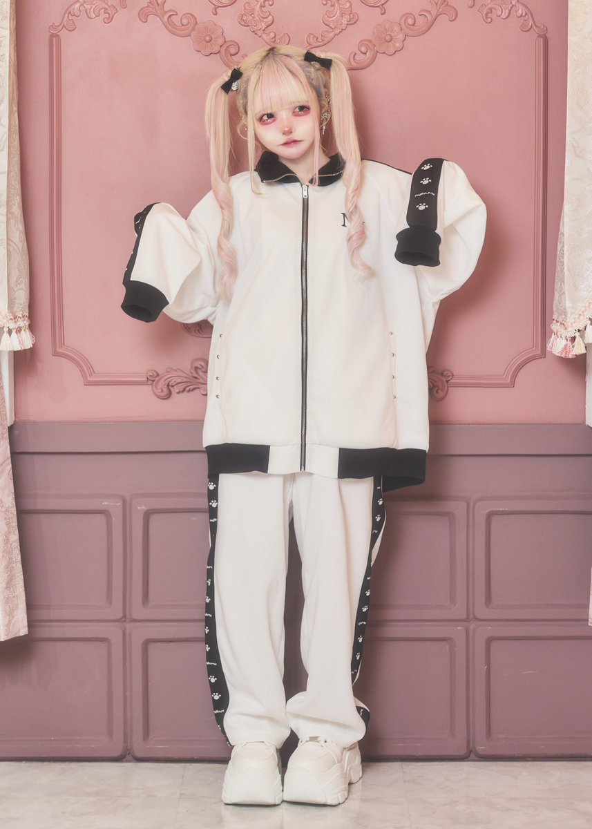 nyan Me みうみお　ぽんぽんけーぷぶらうす的なね【WHITE】 nyanme ぽんぽんけーぷぶらうす的なね - メルカリ