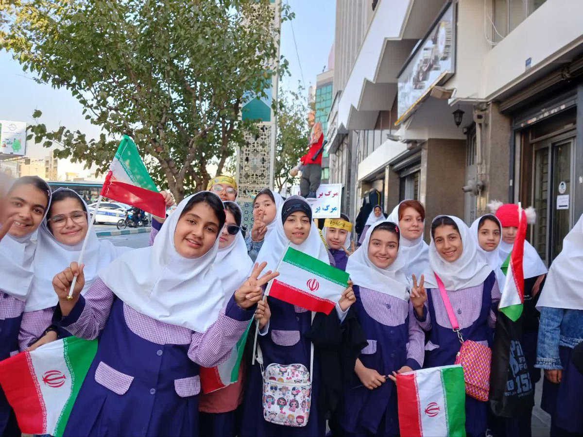 این حماسه حضور به پایان نمی رسد بلکه از نسلی به نسل دیگر انتقال داده می شود
#نسل_مقاومتیم
#GreatSatan