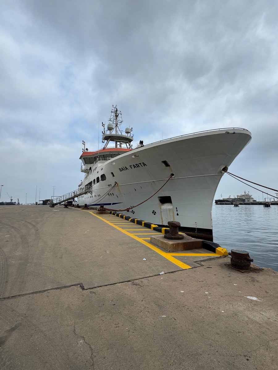 CEPESCA's tweet image. Coincidiendo con participación en Conferencia Internacional #Pesca y Acuicultura Sostenible #CIPAS 2025 en #Luanda, nuestro secretario gral, Javier Garat, visita el buque🚢de #investigación pesquera y oceanográfica de #Angola 'Baia Farta' con su capitán, el portugués Alfredo Vila