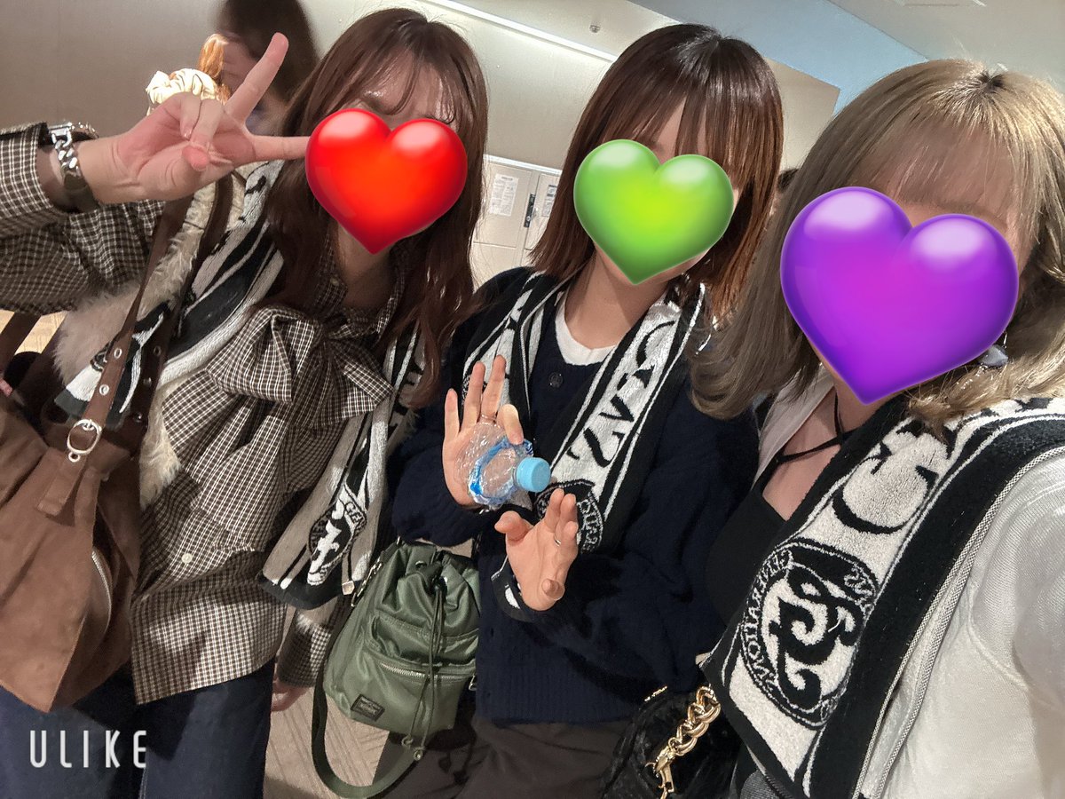 a_______084's tweet photo. 今年もありがとう💜❤️💚 https://t.co/D78KasPXc1