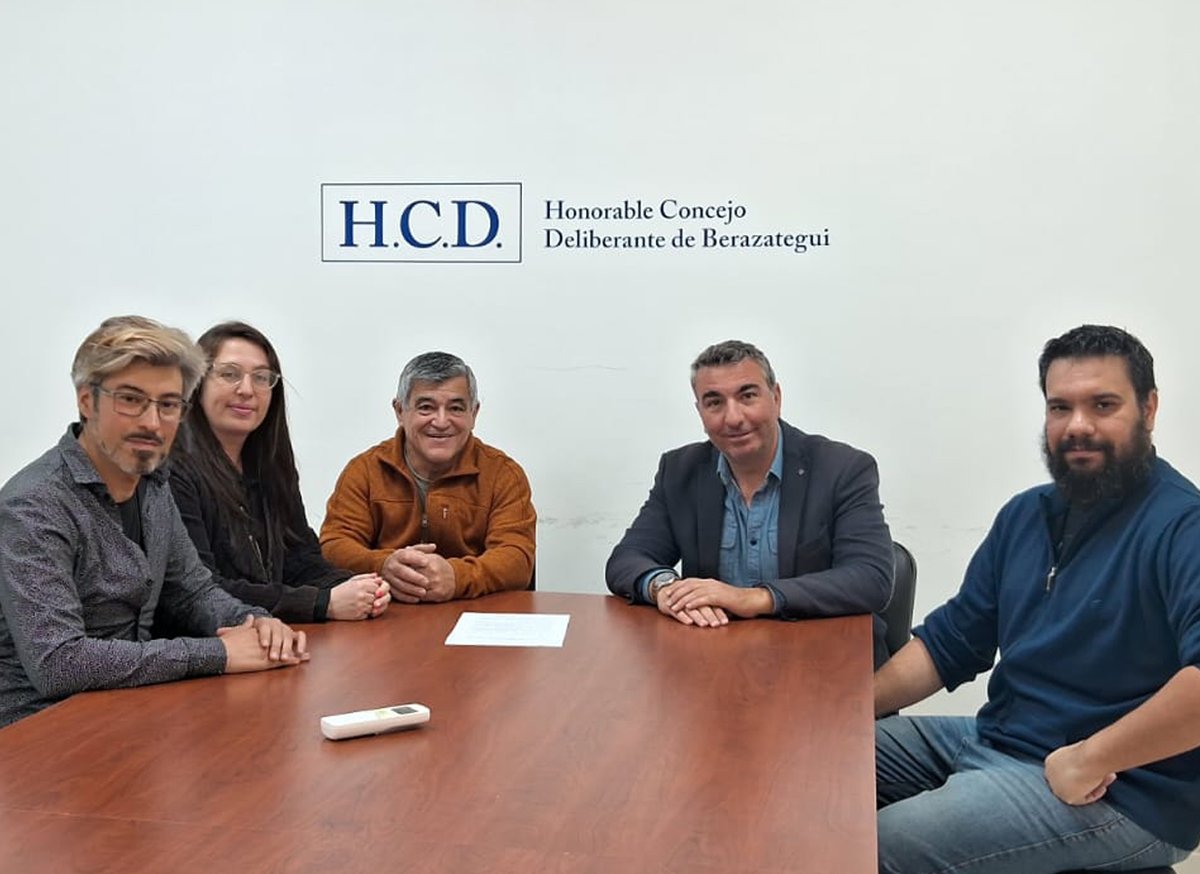 RECONOCIMIENTO 
Junto con <a href="/FlorenciaPecora/">FlorenciaPecora</a> nos reunimos con los integrantes de <a href="/argentavis_f/">Argentavis Fundación</a> quienes vienen realizando un importante trabajo en Berazategui.
Presentamos un proyecto de ordenanza para que se la declare de interés Municipal.