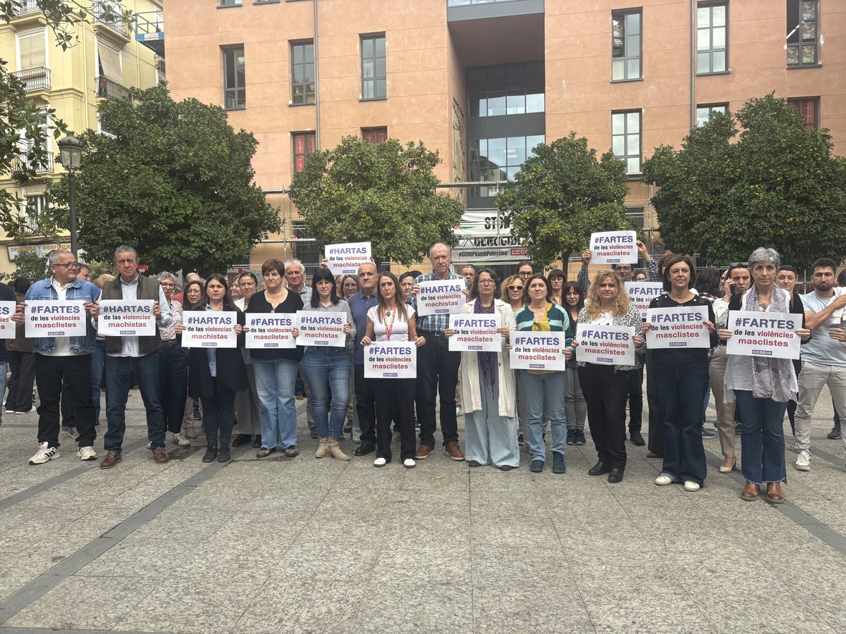 Sanitat_CCOOPV's tweet photo. ATURAR ELS ASSASSINATS. 🖤 TOLERÀNCIA ZERO.

Malauradament, tornem a celebrar un minut de silenci debut a la #violènciaMasclista. Una dona de 37 anys ha estat assassinada a Alacant.

35 assassinats en 2025. 1330 des de 2003. El nostre compromís és ferm.

#NiUnaMés #CCOOPV https://t.co/aEnEwlm0dz