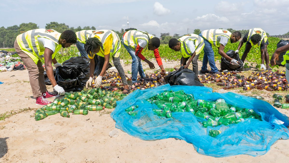 letsdoitghana's tweet image. Trends fade, but a clean planet never goes out of style.

Be cool. Be clean. Be part of the movement.

#resuse #refuse #recycle #reduce #LetsDoItGhana #ProtectOurPlanet #ClimateAction