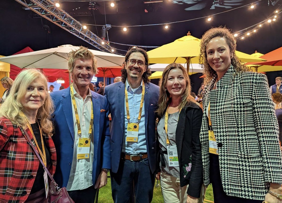 RossitzaBG's tweet image. Със стари и нови приятели at #LondonBlockchainConference. 🇺🇸🇬🇧🇦🇺🇧🇬 Незабравимото и изключително зареждащо преживяване! Успех на всички! 
💫The smallest spark can start the brightest fire🔥🔥🔥 #LDNblockchain