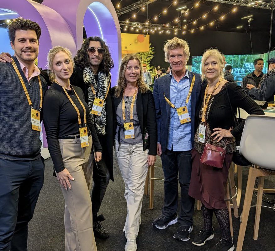 RossitzaBG's tweet image. Със стари и нови приятели at #LondonBlockchainConference. 🇺🇸🇬🇧🇦🇺🇧🇬 Незабравимото и изключително зареждащо преживяване! Успех на всички! 
💫The smallest spark can start the brightest fire🔥🔥🔥 #LDNblockchain