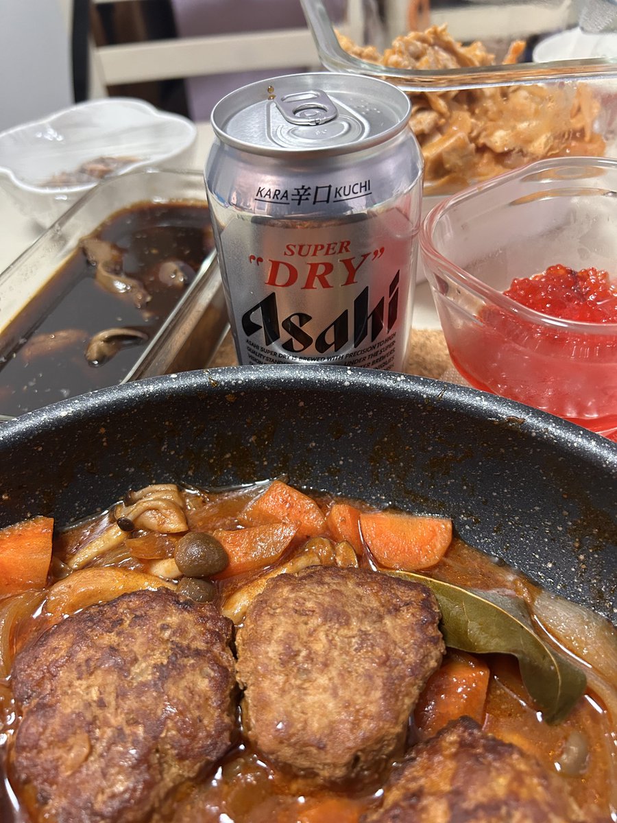 今日の晩酌🥴とツマミ😋✨

煮込みハンバーグ😋すじこ🐟

鶏レバー漬け🐔　他

煮込みハンバーグ‼️超…好き😍🤣🤣

それではお疲れ様😆カンパーイ🍻🥴