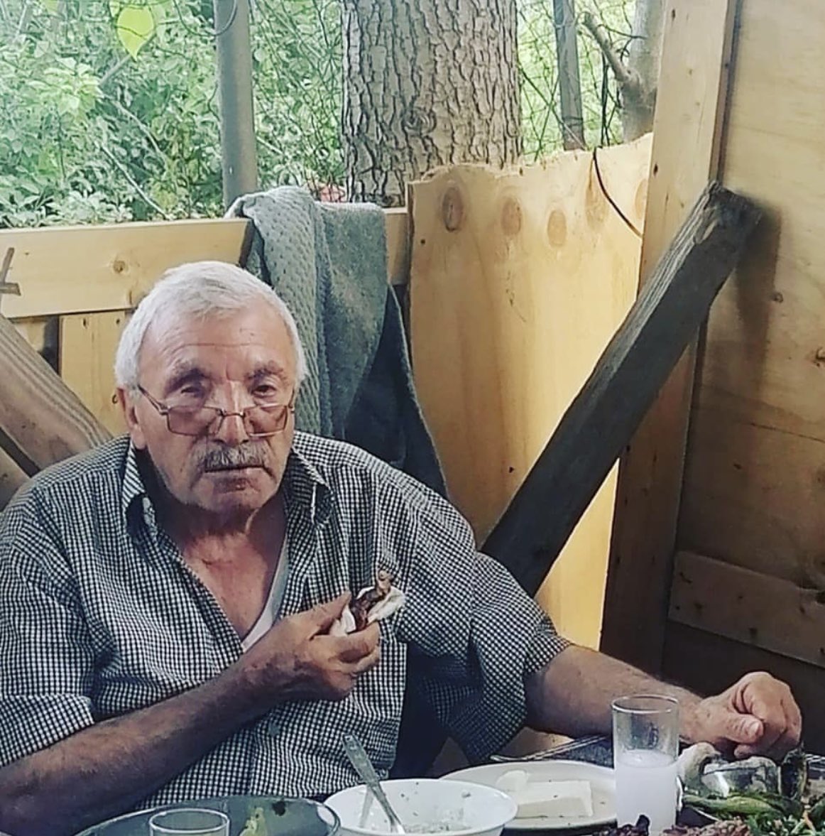 Güle Güle babam… artık kanatsızım!  
Uğurlamak isteyenler için: 
Babamın cenazesi bugün (5 Kasım ) saat 18.00 de K. Armutlu  (Pirsultan) Cemevinde alinacak helallik sonrasi saat :20.00 de kalkacak otobusler ile Tokat Almus Durudere koyune goturulecektir.
0 533 623 27 37 B273