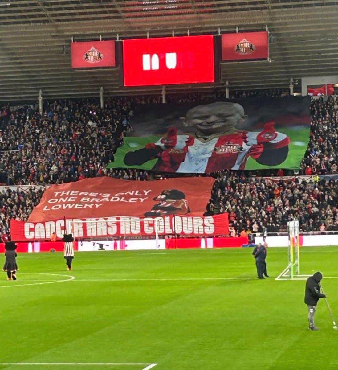 I’m still completely overwhelmed by the unbelievable support from Everton and Sunderland fans Monday night. Both clubs opened their hearts to my baby boy, and the love and kindness you’ve shown have been nothing short of incredible.