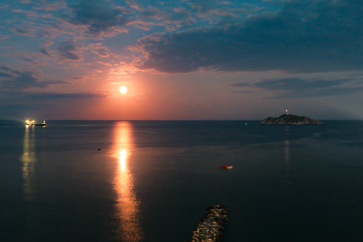 Luna de las 0500hrs de hoy