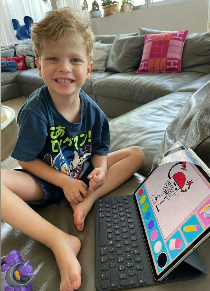 albertgerlson's tweet photo. What a bright and happy little artist! 🎨😊 That robot drawing is adorable you can see how proud he is of his work. Creativity starts young! 🚀💖 https://t.co/FDDBIxWtqY