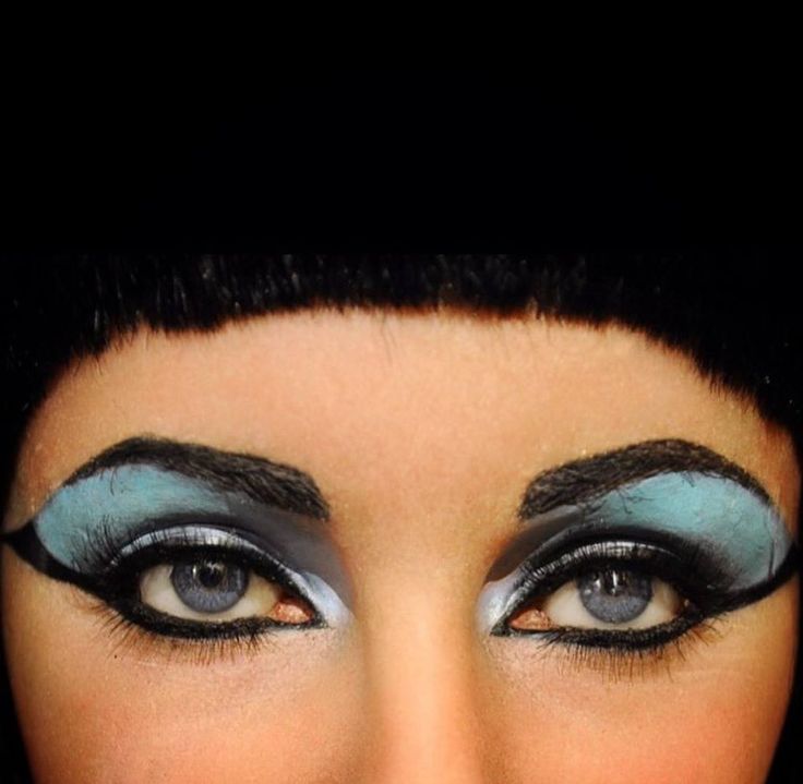 🌼

Lo sguardo alle volte può farsi carne.

(Dacia Maraini)

💙💜 Elizabeth Taylor