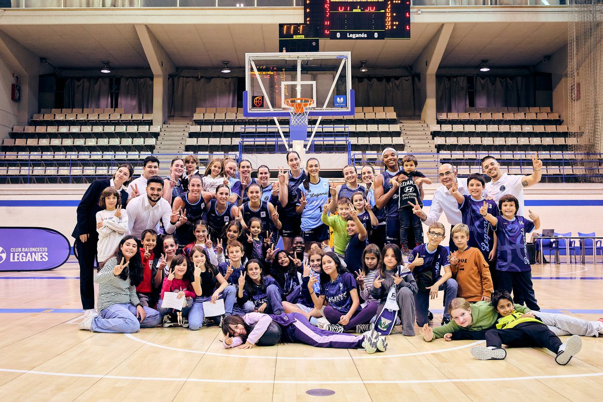 basketleganes's tweet photo. 💙 Siempre con vosotros 💙

No sería posible sin vosotros, nuestra afición, nuestra cantera, nuestro equipo, FAMILIA 

#Leganeserestú https://t.co/jX6ZEBnSLq