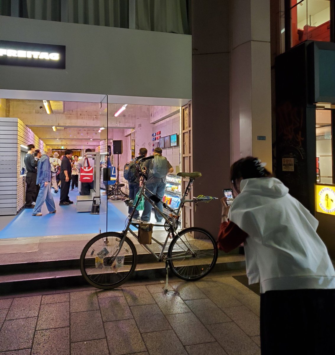 cyclecirclet_zw's tweet image. お邪魔しました!!! #trackbike #bikeporno #pist #ピスト #ポタリング #ロードバイク #roadbike #ゆるポタ #frtg #フライターグ #freitag #トールバイク #tallbike #都内ポタリング #都内ポタ #nightride #ナイトライド