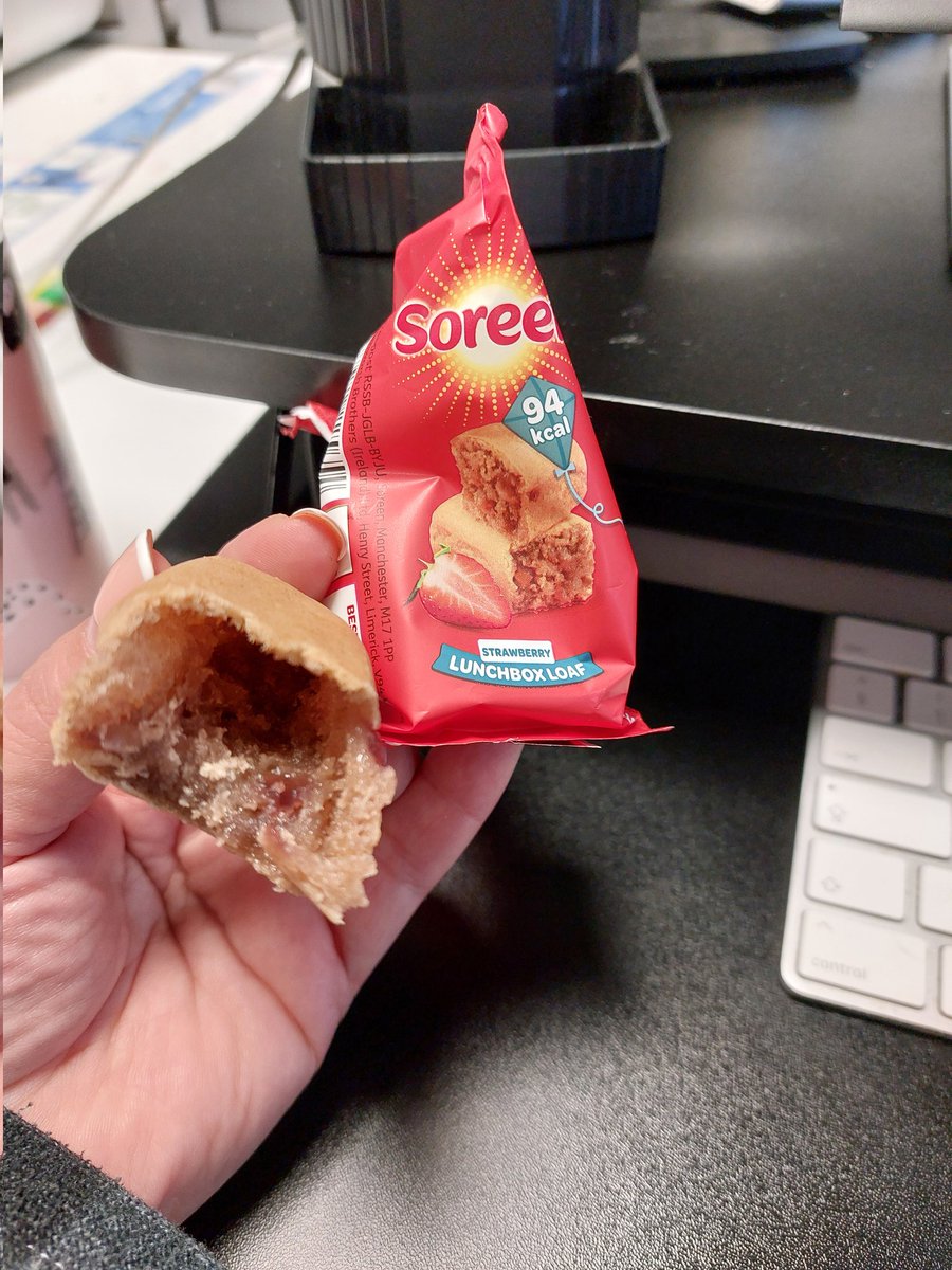 Elfinn_Creative's tweet photo. @SoreenHQ what the? I purchased air??? Where is the rest of my malt loaf?? https://t.co/xc421chJsM