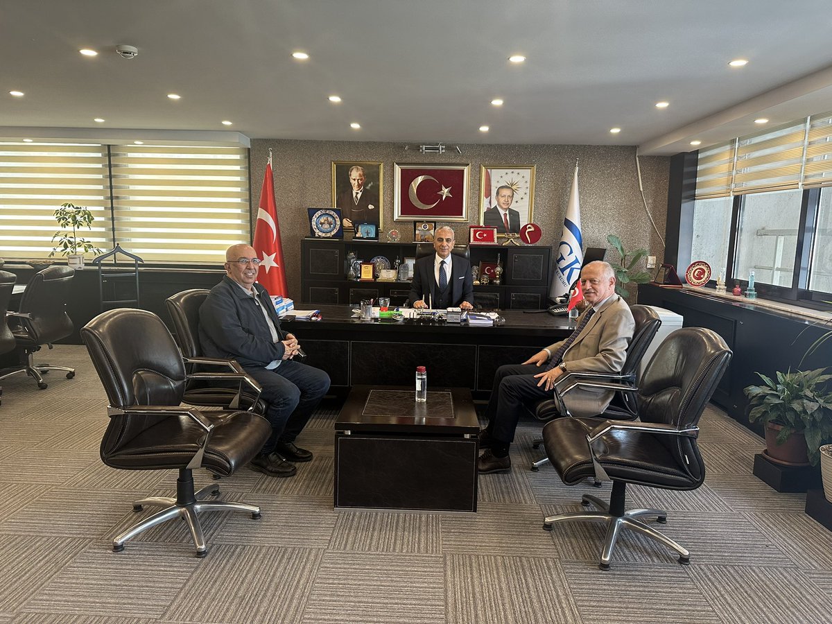 İl Müdürlüğümüzü ziyaret eden İzmir Vali Yardımcımız İsmail ÇORUMLUOĞLU’na yürüttüğümüz çalışmalar hakkında bilgilendirmede bulunduk. Kendilerine nazik ziyaretleri için teşekkür ederim.