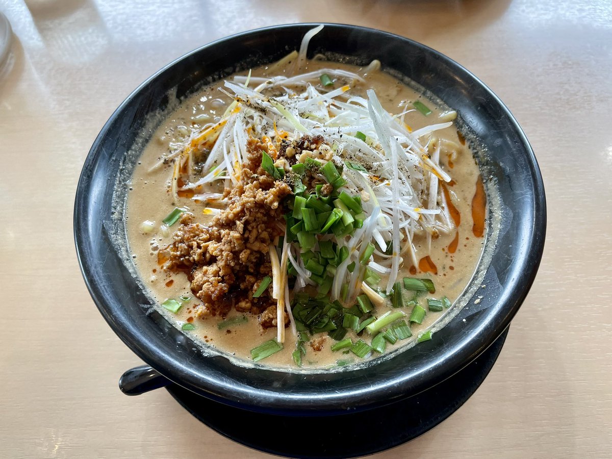 今日は #北里大学 の創立記念日でした。
やることがあったのでラボinしたら🐐センセーも来たので、久しぶりに2人で北海道（？）ラーメンを食べに行きました🍜

近場に美味しいラーメン屋さんがあるのは嬉しいですね！

午後には何故かラボメンバーが全員集合しました…みんなほどほどにね😇