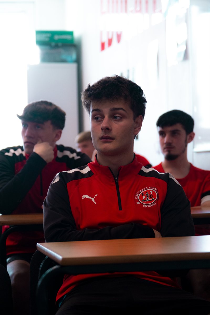 𝗔 𝗳𝗲𝘄 𝘀𝗵𝗼𝘁𝘀 𝗳𝗿𝗼𝗺 𝗼𝘂𝗿 𝗦𝗽𝗼𝗿𝘁𝘀 𝗖𝗼𝗹𝗹𝗲𝗴𝗲 𝘃𝗶𝘀𝗶𝘁 𝘄𝗶𝘁𝗵 𝗭𝗲𝗰𝗵 𝗠𝗲𝗱𝗹𝗲𝘆 𝗮𝗻𝗱 𝗥𝗼𝗻𝗮𝗻 𝗖𝗼𝘂𝗴𝗵𝗹𝗮𝗻 📸

Thanks again to both players for sharing their stories and time with us 🙌

#EFLWeekOfAction #Education | <a href="/EFL/">EFL</a> <a href="/EFL_Community/">EFL in the Community</a> <a href="/PFA/">PFA</a>