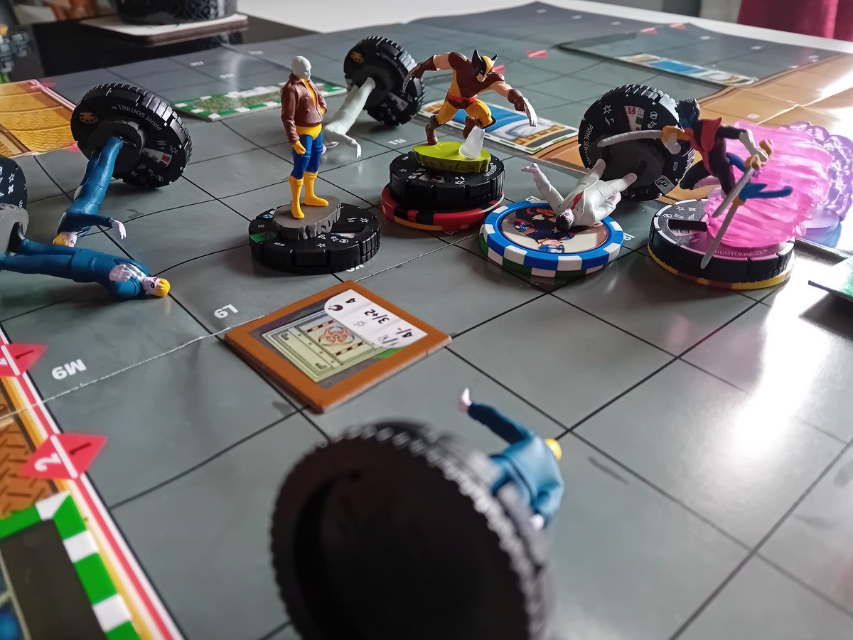 MarkLegend007's tweet image. Game 72 #heroclix Taking inspiration from cartoon, chase Kurt &amp;amp; Logan added Morph for 200pts vs 250pts of Sentinels.
Great 1st effort by triple attacking Kurt.
Logan wasn't as accurate. Used Morph as Hulk/Magik/Quicksilver &amp;amp; to rescue wounded team mates.
Battered but victorious