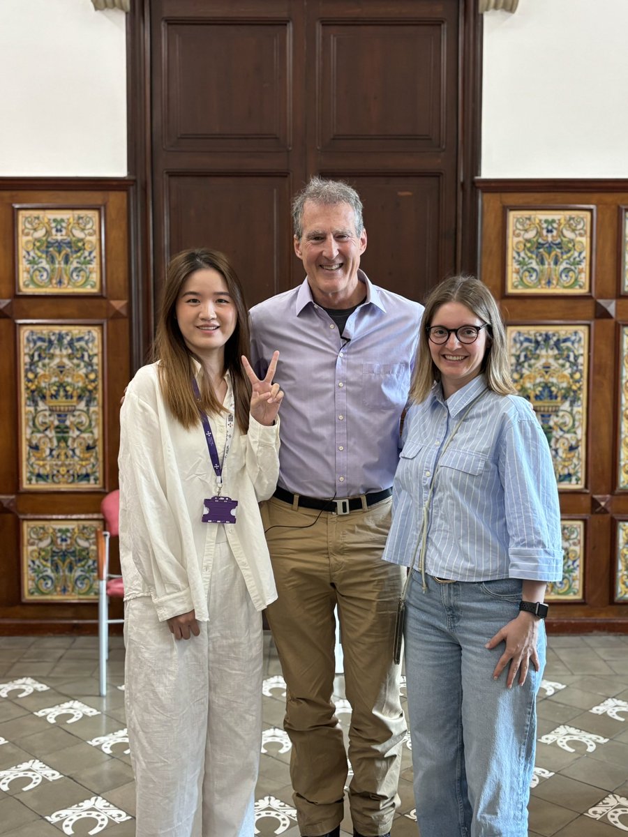 CADASIL_Gen's tweet image. 😍 I'm speechless. Thank you 🙏@IRSantPau and @HospitalSantPau for allowing us to have a close conversation with Dr. Craig, winner of the 2006 Nobel Prize in Medicine 🎖️
