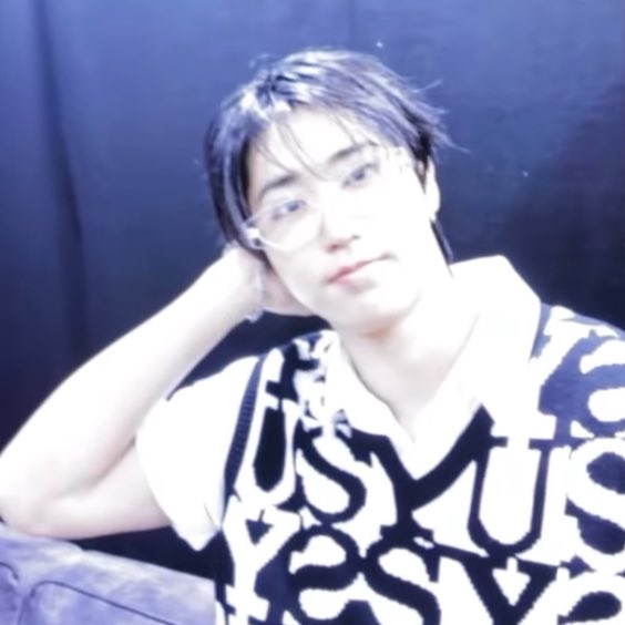 han jisung recreating his baby pic 🥹