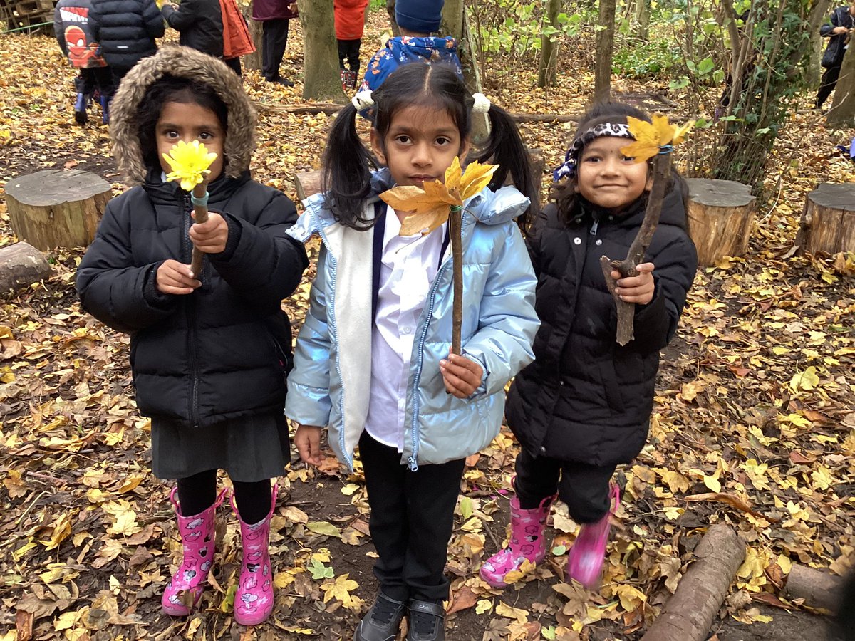 MissIkhariya's tweet image. What a magical Forest School day with Mr Hurst! 🌳 Year 1 made fireworks and pumpkins from forest finds — before escaping the very hungry Gruffalo! 🎃🐾 #LearningOutdoors #ForestFun @AbbeyMead_TMET
