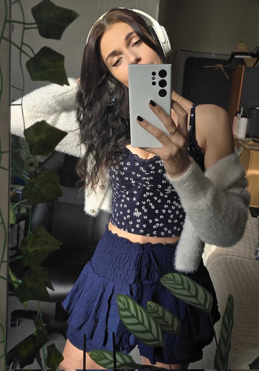 Happy wednesyaaaay!❤️
Live now!
Twitch.tv/taniauncensored