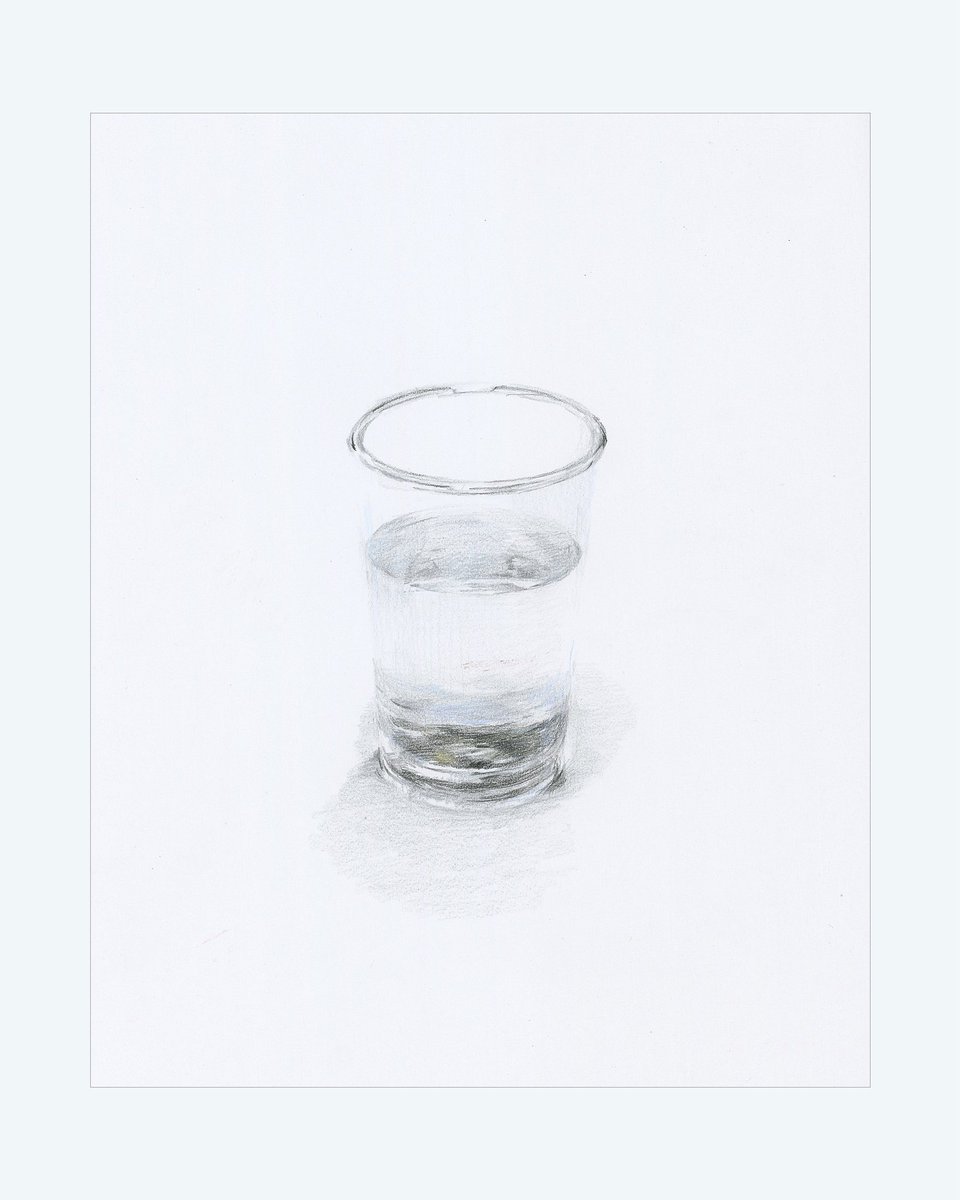 透明カップの水