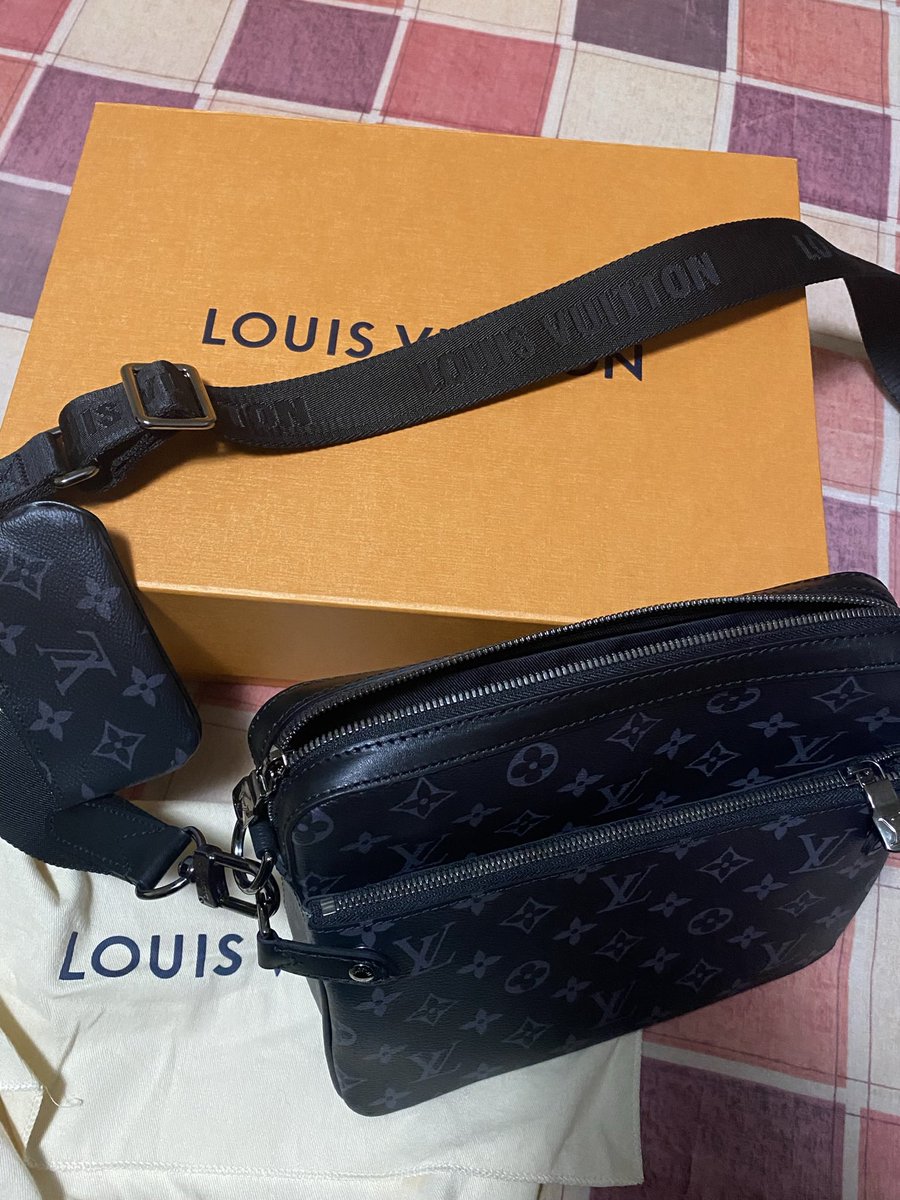 PrinceTshina's tweet photo. I don’t necessarily have a receipt for everything but yes I don’t mind showing you the slip for that LV crossbody bag and the inflated price . I got it for R33k in September 2021 and I last saw it was priced at R49.5k September 2024 . It’s probably R 50k+ now . https://t.co/RAsIw8mTUR