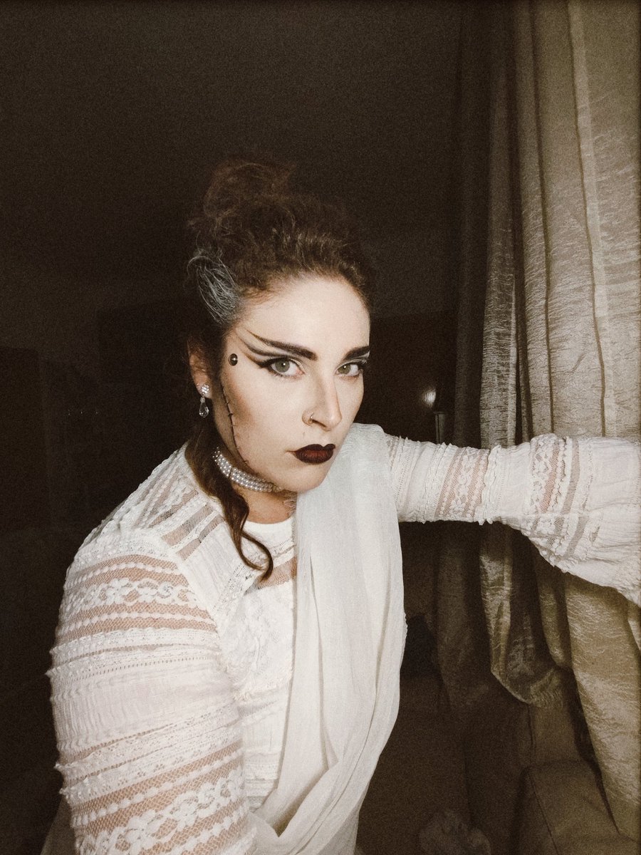 MartixMua's tweet photo. Este Halloween 2025.... MRS. FRANKESTEIN 🧟✨🖤🕸️🎃#makeup #cosplayer #Halloween2025 #costume #Frankenstein #makeupartist #art #terror #Halloween #mrsfrankestein #woman https://t.co/mLWfKqtjT0