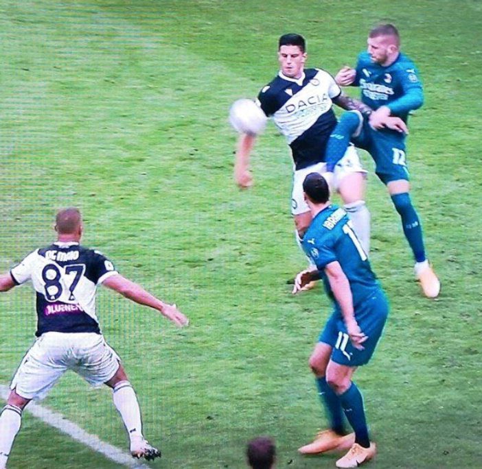 FMCROfficial's tweet image. Di Bello arbitro di #ParmaMilan 
I precedenti: