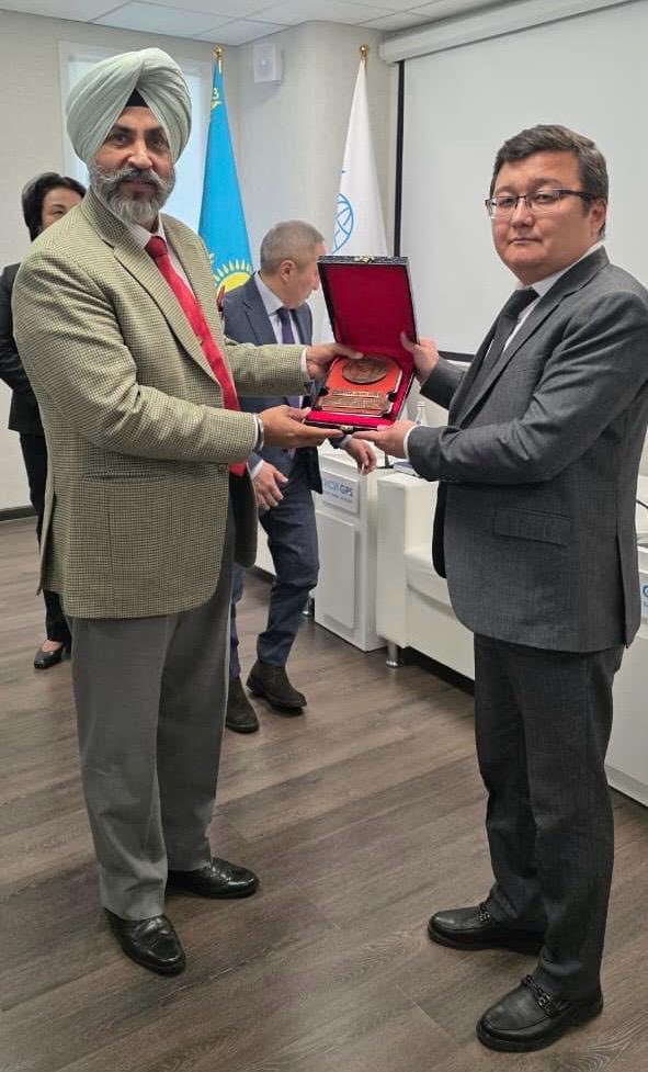 ia_awc's tweet image. Indo-Kazakh Defence Outreach 🇮🇳🇰🇿 HC Course of #AWC engage with Kazakh industries &amp;amp; think tanks, strengthening strategic defence ties. Productive interactions with Kazakh Paramount Engineering, KazISS &amp;amp; Indian Ambassador Shri Y K Sailas Thangal 
@aqorda_press @indembastana @adgpi