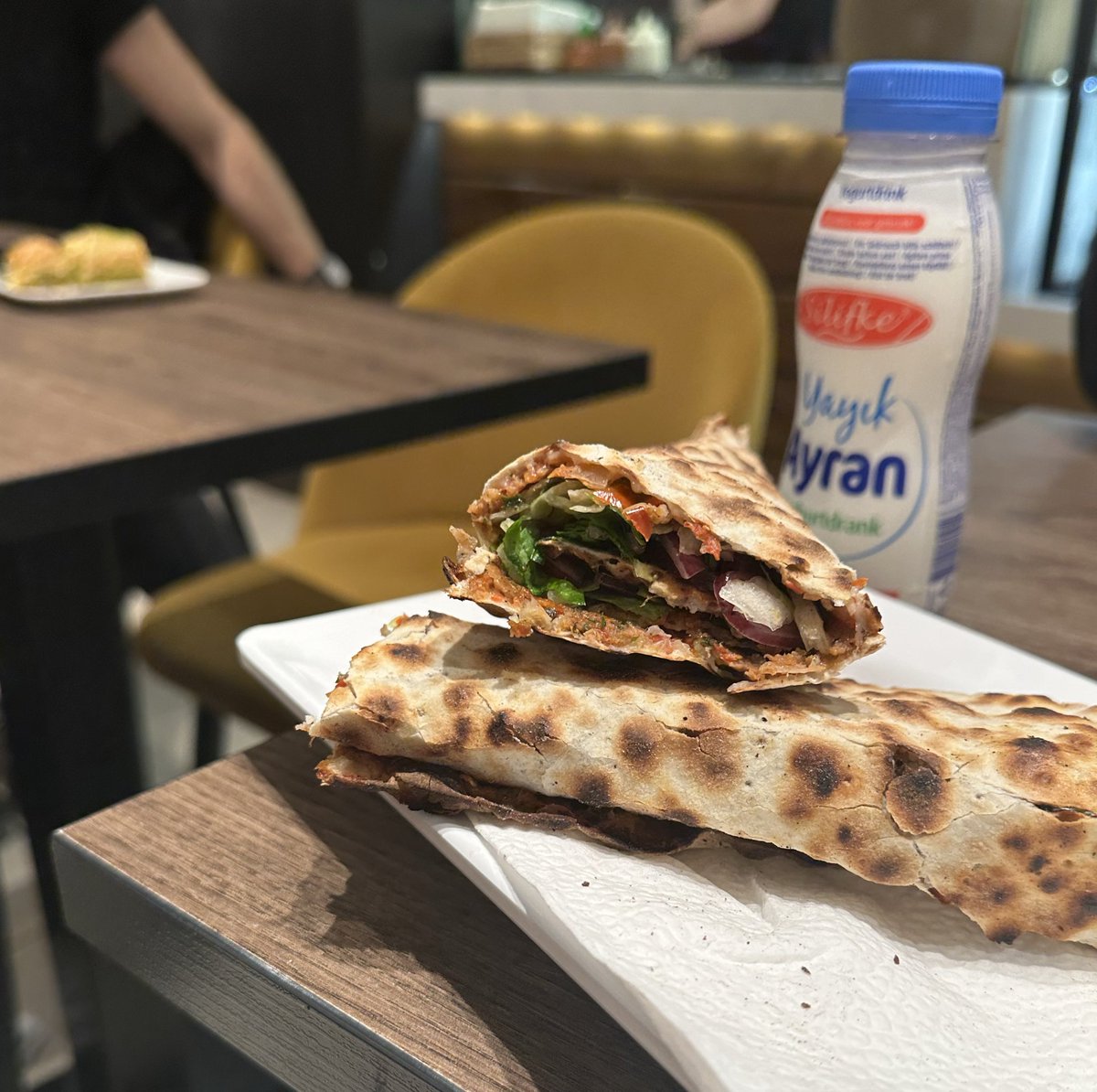 nevergiveup2090's tweet image. Arkadaşlarla bi lahmacun molası😌🌯 

#EffendyLahmacunCafe  #Amsterdam📍