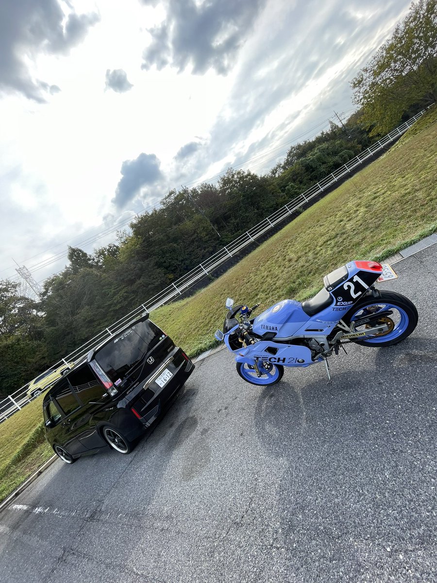 kabukimonode_su's tweet image. 日曜は阿山オフ会へ😊🏍️

今回はミーティング終了後に車中泊キャンプ🚐⛺️に行く都合もあり #FZR250 #TECH21 で参加🏍️

総勢60台以上と回を重ねるごとに盛り上がりが増して壮観な光景🤩🏍️

参加の皆様お疲れ様でした😄👍
