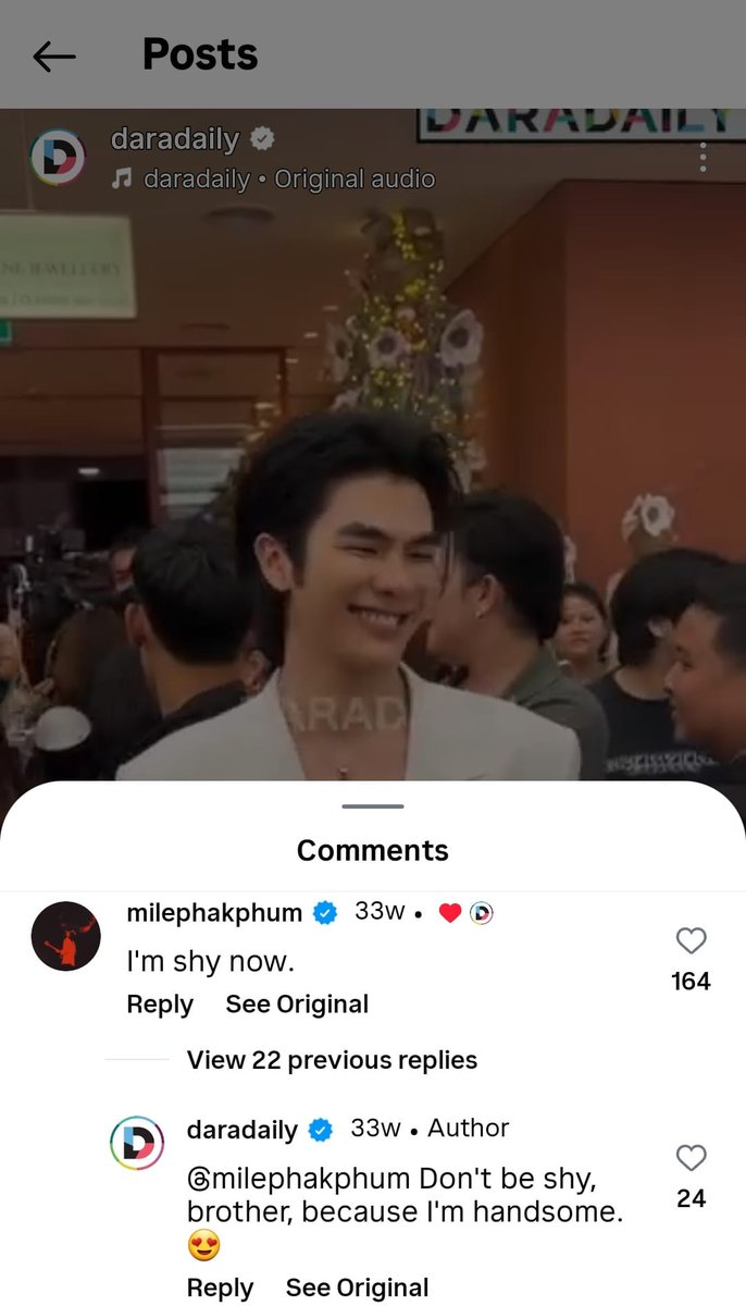 q3j4i1y3s9w0u0w's tweet photo. It amuses me how the thai press writes and asks about absolutely everything(🤦🏻one makes a news about what #MilePhakphum's mom posts on her story)but never anything about N even though there is always something about her 🫴🏻💰
#MileApo #grennyrose #apocolleagues #BeOnCloud https://t.co/lpZgdnSBdH