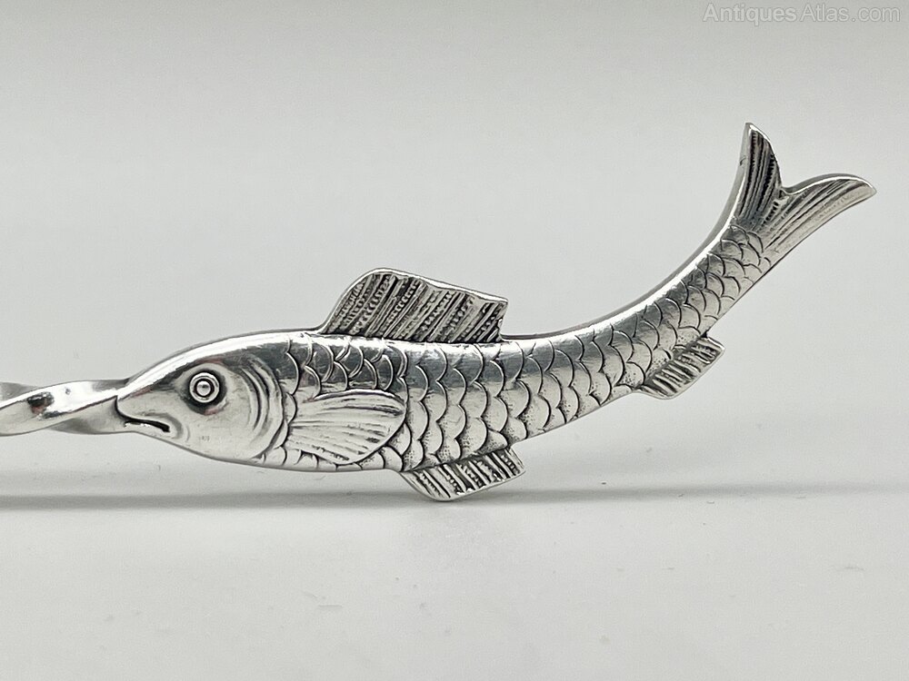 antiques_atlas's tweet photo. For Sale on Antiques Atlas We have this cute 🐟
19th C. Silver Plate Sardine Fork, W.M.F, c.1880s https://t.co/VclyVukxMh £15  #antiques from @ilsuttoneri  #silverplate #silverplated #silverplatedcutlery #antiquecutlery #vintagecutlery #antiquesilverplate https://t.co/VwtxcjmcwM