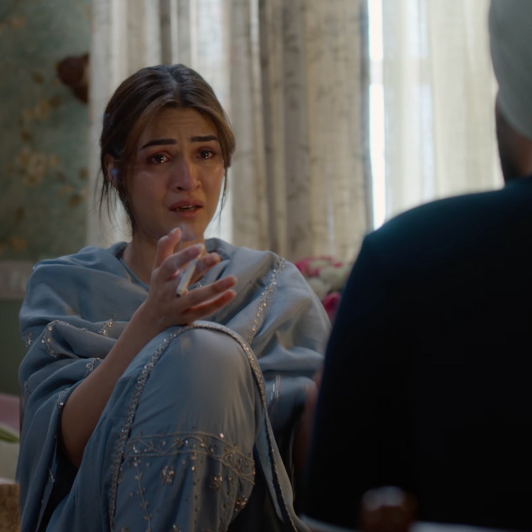 indiarama's tweet photo. Just watched the recent song of Tere Ishq Mein, and Kriti’s intense character is giving me goosebumps! I’m sure she’s given a lot to this role; her scenes are hitting hard, those expressions say it all. Can’t wait to see how her character unfolds. Missed you, Kriti! ❤️ https://t.co/WbtZd4EoY1