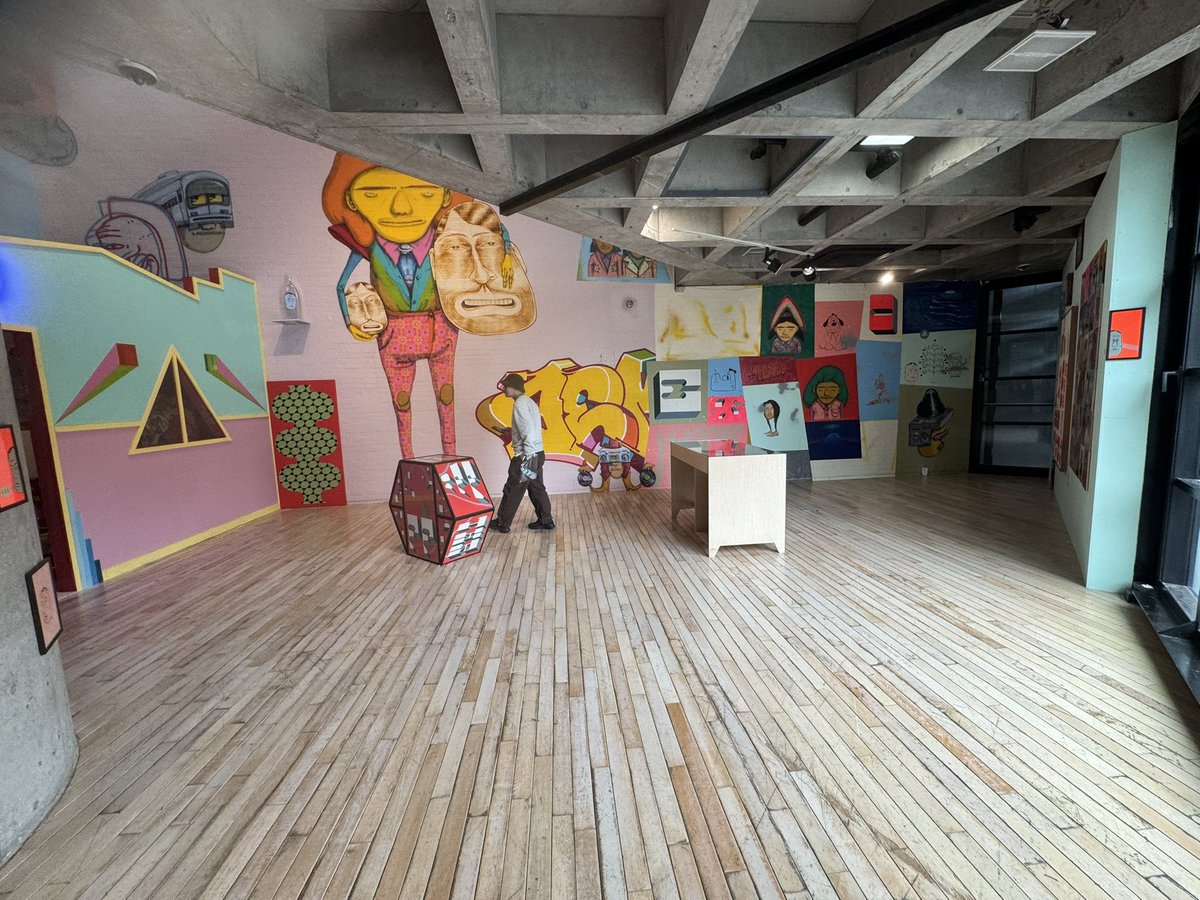 nakatabun's tweet photo. 「オスジェメオス＋バリー・マッギー One More展」@ワタリウム美術館。
メンバーなのになかなか展示やイベントに行けなくなって残念だけど、やっとこさワタリウム。凄い展示を体験できた。アニメーションルームもDJハウスも絵画作品も何もかも最高に楽しかった！
#ワタリウム美術館 https://t.co/Rkwgkh9kls