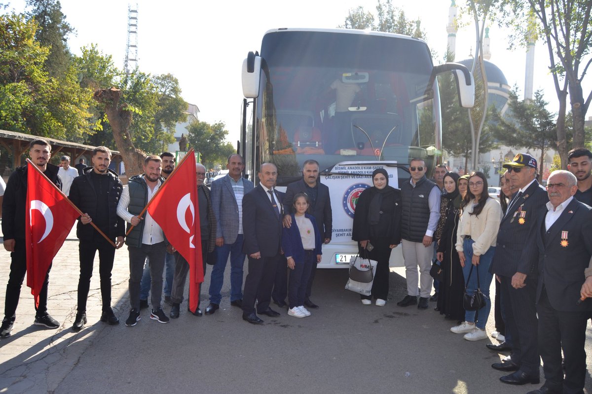 bismilkaymakam's tweet image. Kaymakamımız @RecepHasar44&apos;ın talimatlarıyla düzenlenen, şehit ve gazi ailelerimiz için anlam dolu &quot;Bursa ve Çanakkale Kültür ve Tarih Gezisi&quot; Sayın Kaymakamımızın uğurlamasıyla başladı. Bu program, vatanımız için canlarını feda edenlere olan minnet borcumuzun bir nişanesidir.